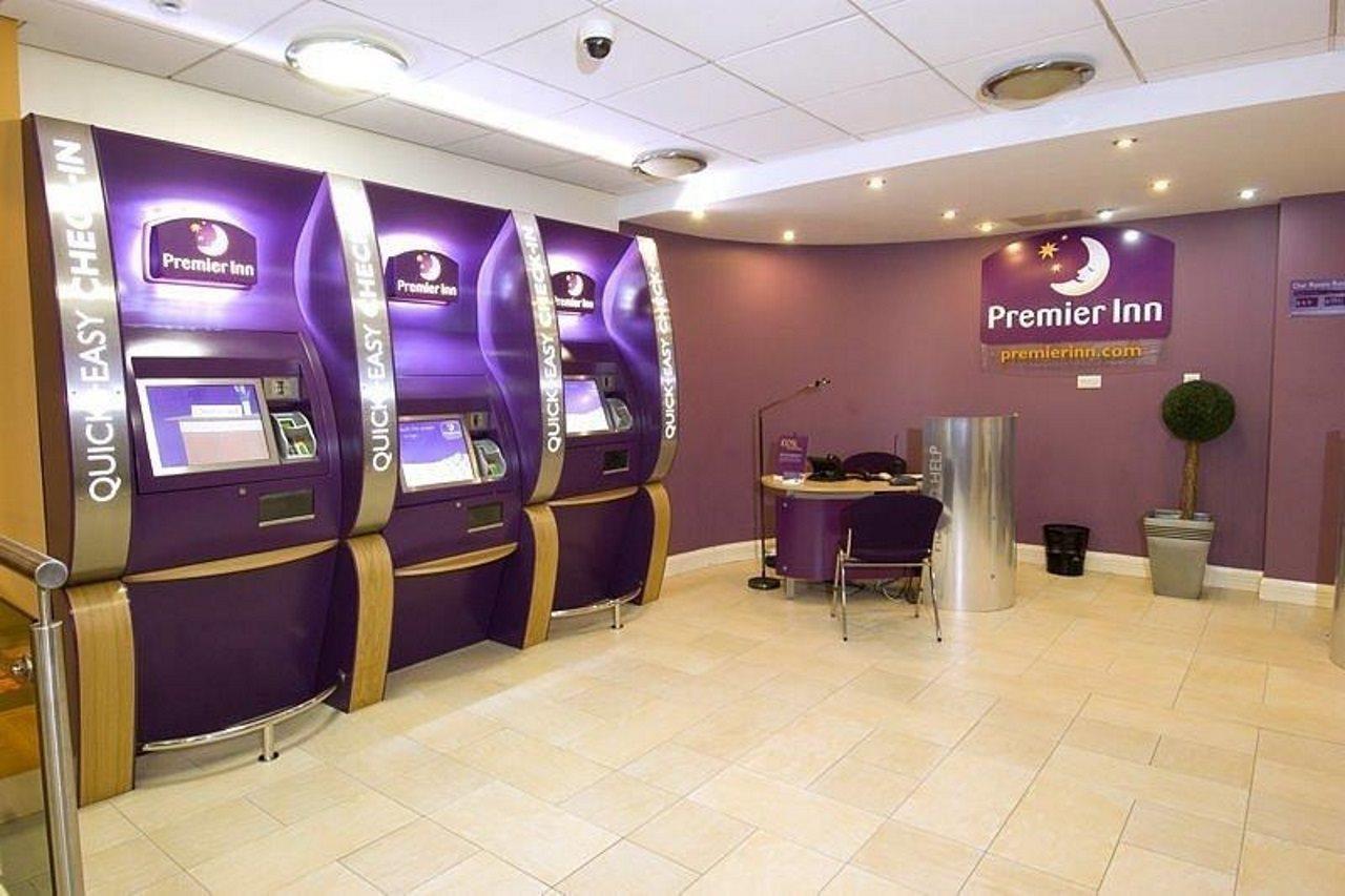 Premier Inn Manchester Central Exterior photo