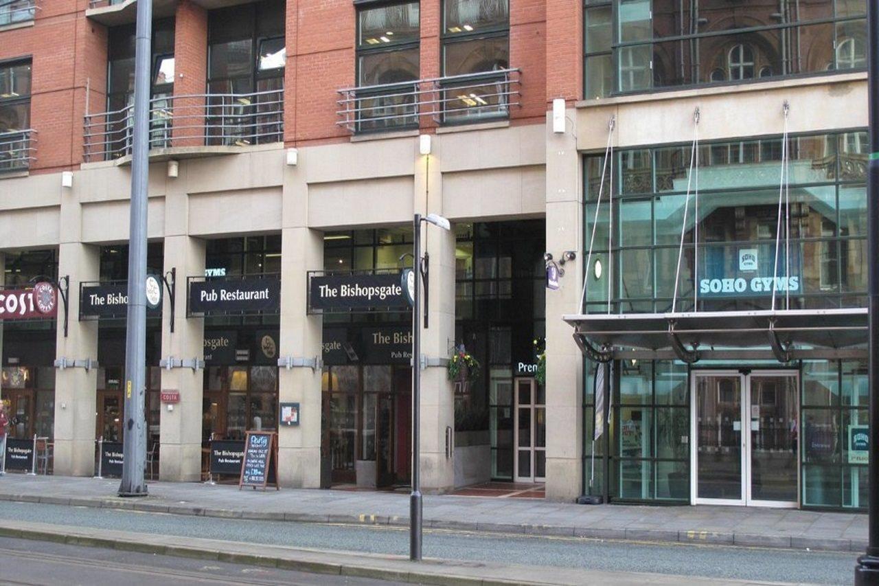 Premier Inn Manchester Central Exterior photo