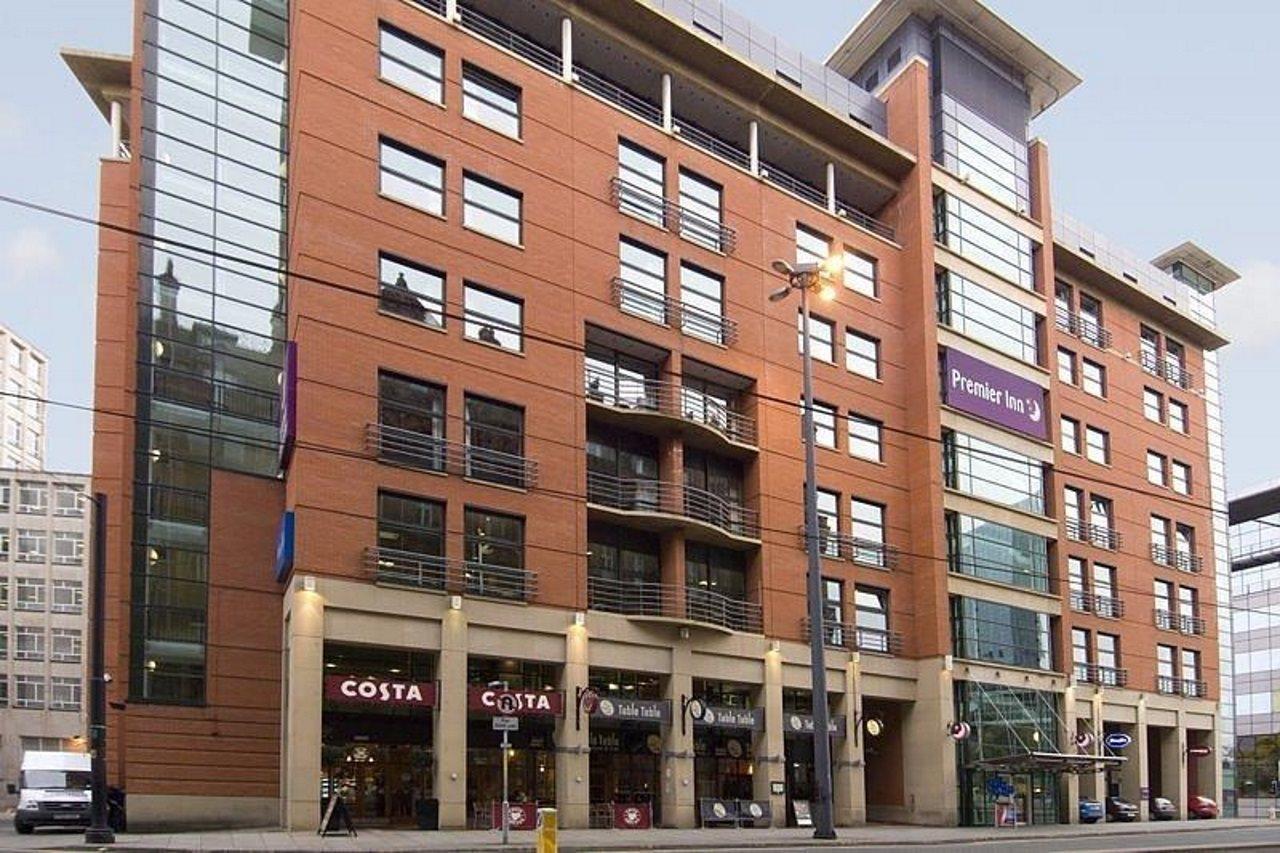 Premier Inn Manchester Central Exterior photo